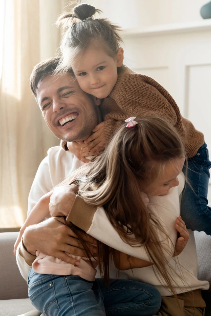 de-gouvernante-nanny-aan-huis-blije-papa